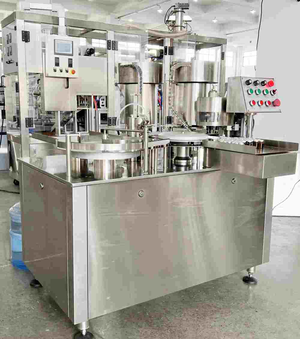 Automatic penicillin bottle filling machine liquid filling line penicillin bottle filling machine is an automated equipment used in pharmaceutical factories